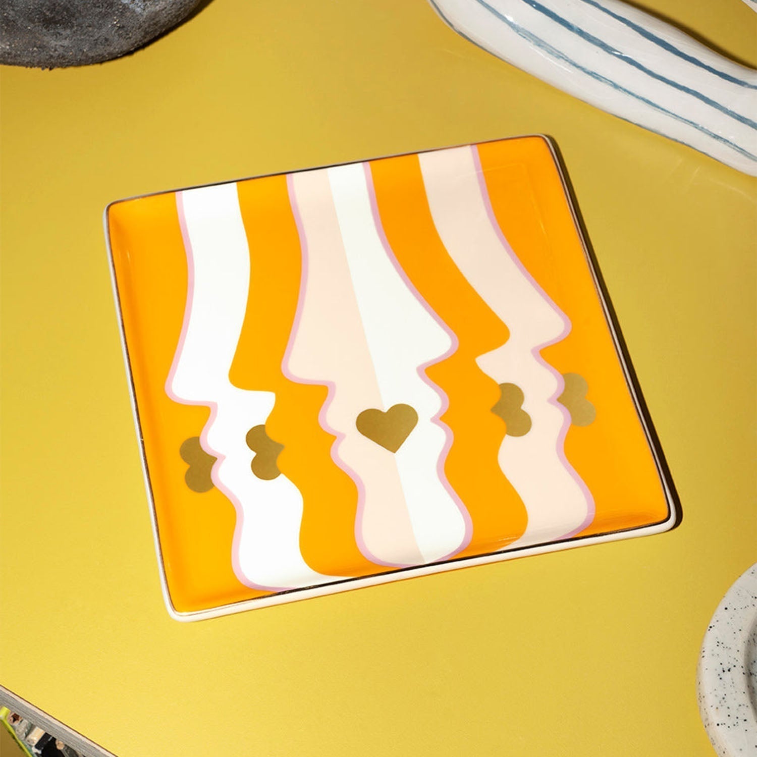 Ceramic Tray Beso in orange by OCTAEVO