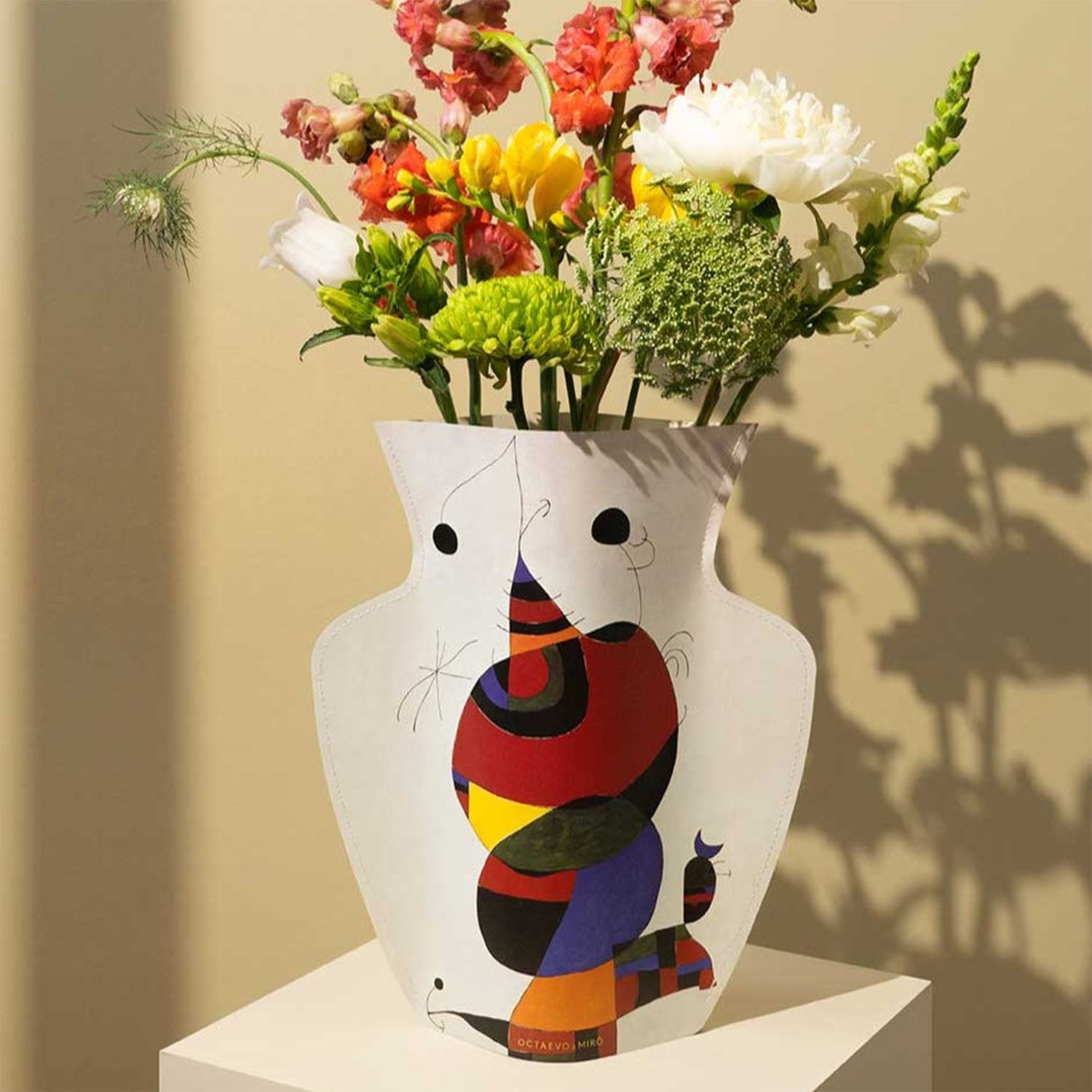 Paper Vase Miró in white by OCTAEVO