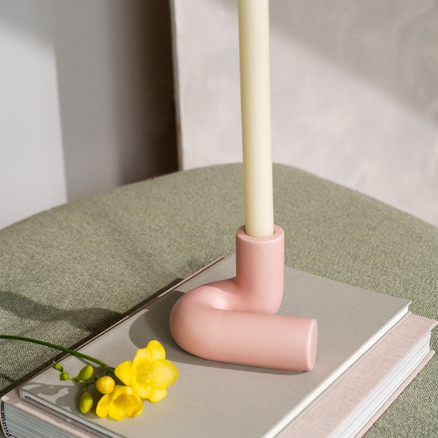 Templo Candle Holder in pink by OCTAEVO